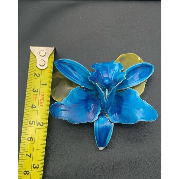 Vintage Metal And Blue & Green Enamel Flower Brooch - Picture 4 of 5